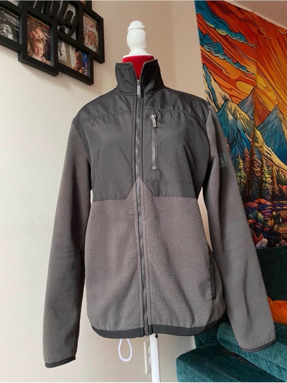 Calvin Klein Men’s Two-Tone Gray Lightweight Fleece Jacket